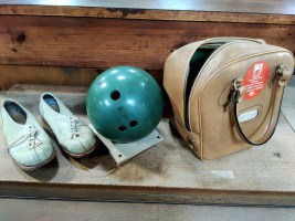 vintage bowling set (1)